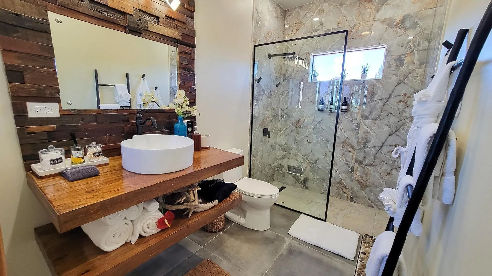 Villa On The Rocks Fast Wi-Fi 5 Mins To Beach Ac & 55 Tv In All Rooms Florence Hall Jamaica