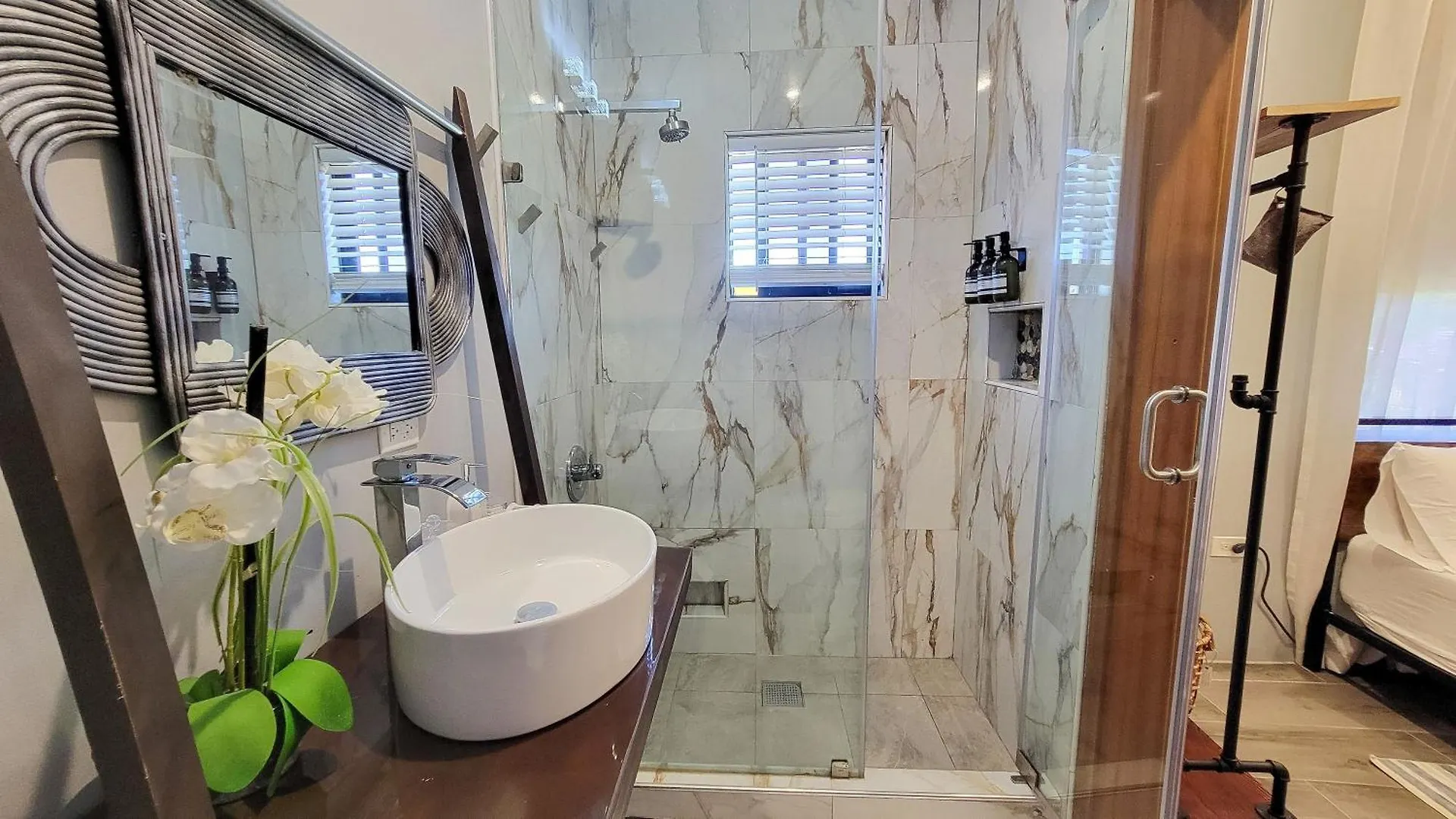 Villa On The Rocks Fast Wi-Fi 5 Mins To Beach Ac & 55 Tv In All Rooms Florence Hall 0*,  Jamaica